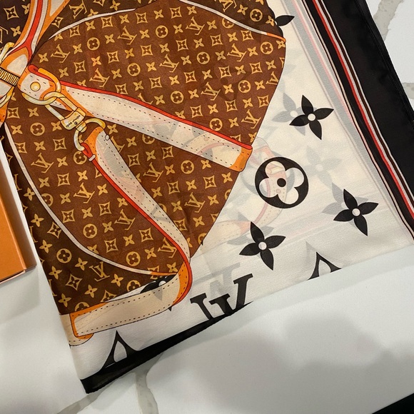 BNWT Louis Vuitton Scarf 100% 💯 Silk - Picture 4 of 7